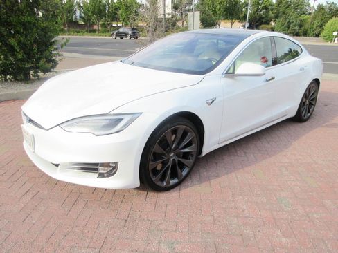 Used 2021 Tesla Model S Long Range Plus AWD/4WD image 1