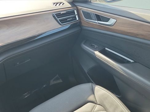 Used 2024 Volkswagen Atlas SE FWD image 13