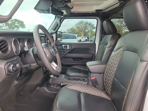 Used 2023 Jeep Wrangler Unlimited Sahara image 17