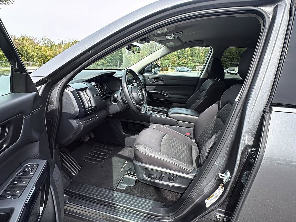 Certified 2025 Nissan Pathfinder SV FWD image 13