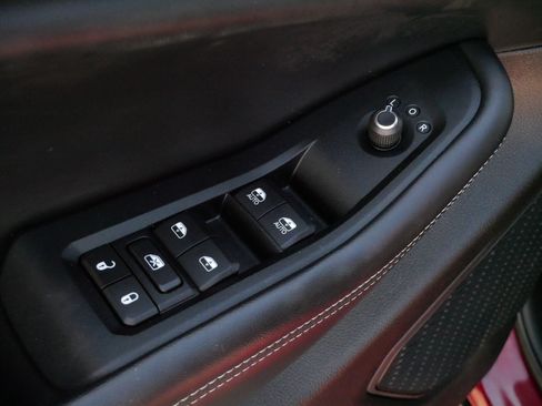 Used 2023 Jeep Grand Cherokee Limited w/ Black Appearance Package AWD/4WD image 19