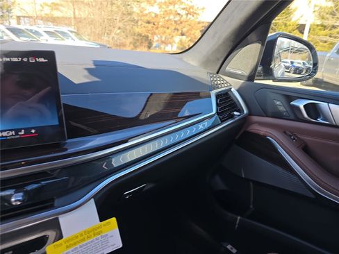 New 2026 BMW X7 xDrive40i w/ M Sport Package AWD/4WD image 24