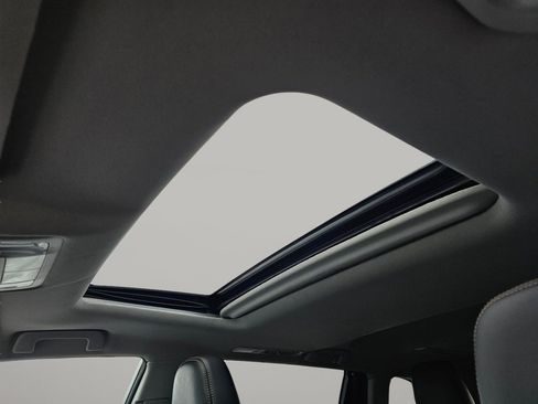 Used 2017 Toyota Highlander XLE image 5