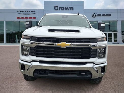 Used 2024 Chevrolet Silverado 3500 LT image 2