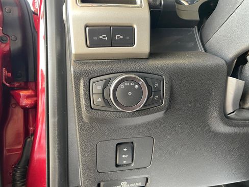 Used 2017 Ford F250 Lariat w/ Lariat Value Package AWD/4WD image 28