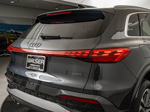 Certified 2025 Audi Q5 Premium w/ Convenience Package AWD/4WD image 14