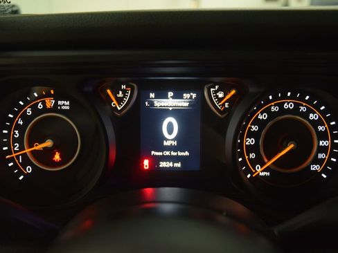 Used 2025 Jeep Gladiator Mojave AWD/4WD image 42