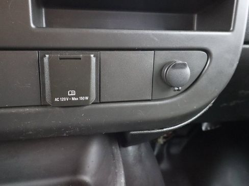 Used 2018 Chevrolet Express 2500 Extended image 16