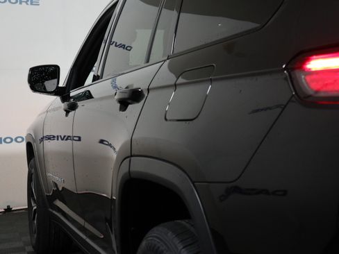 Used 2024 Jeep Grand Cherokee L Limited w/ Luxury Tech Group II image 9