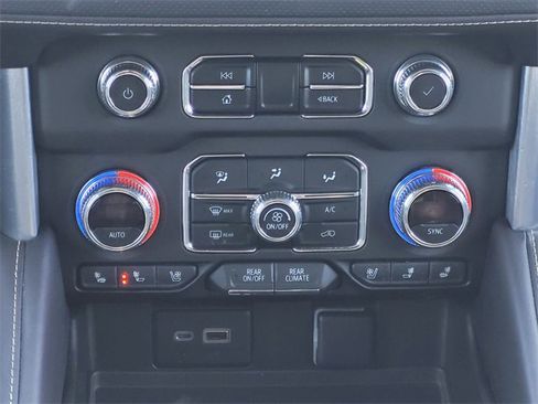 Used 2021 GMC Yukon SLT w/ SLT Luxury Plus Package image 14