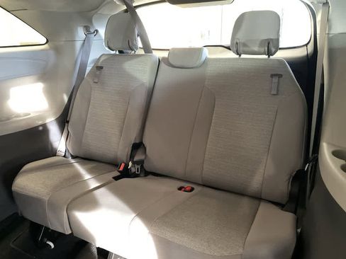 Used 2023 Toyota Sienna LE image 22