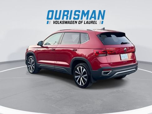 Used 2023 Volkswagen Taos SE w/ Panoramic Sunroof Package FWD image 6