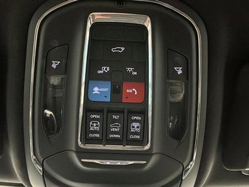 Used 2024 Jeep Grand Cherokee Limited w/ Luxury Tech Group II image 31