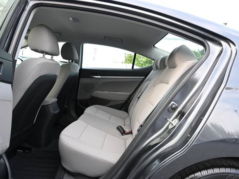 Used 2020 Hyundai Elantra SE FWD image 18