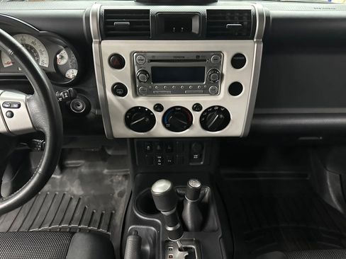 Used 2011 Toyota FJ Cruiser Sport Utility 2D image 11