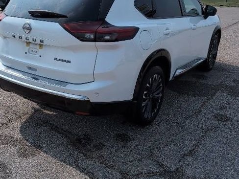 Used 2024 Nissan Rogue Platinum w/ Platinum Premium Package FWD image 5