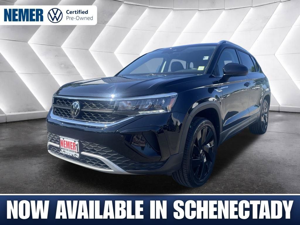 Used 2024 Volkswagen Taos SE AWD/4WD image 1