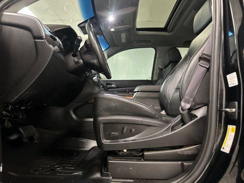 Used 2017 Chevrolet Suburban Premier RWD image 17