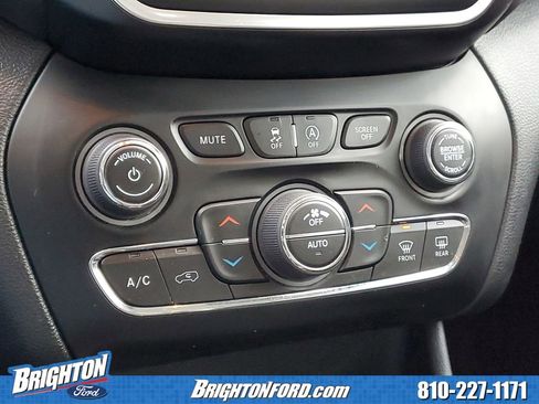 Used 2021 Jeep Cherokee Latitude Lux w/ Comfort/Convenience Group image 25
