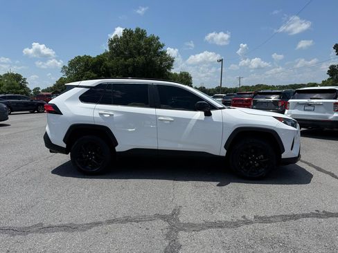 Used 2021 Toyota RAV4 LE FWD image 7