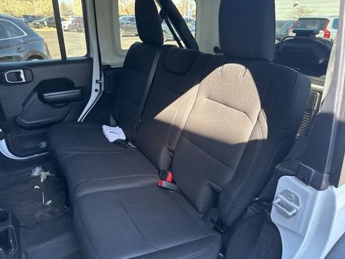 Used 2022 Jeep Wrangler Unlimited Sport image 15