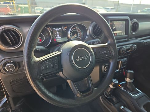 Used 2023 Jeep Gladiator Sport w/ Off Road Group AWD/4WD image 17