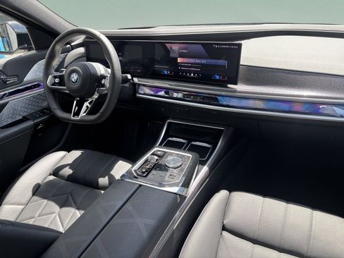 Used 2025 BMW i7 eDrive50 w/ M Sport Package RWD image 32