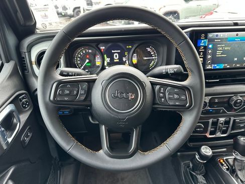 Used 2024 Jeep Wrangler Unlimited image 14