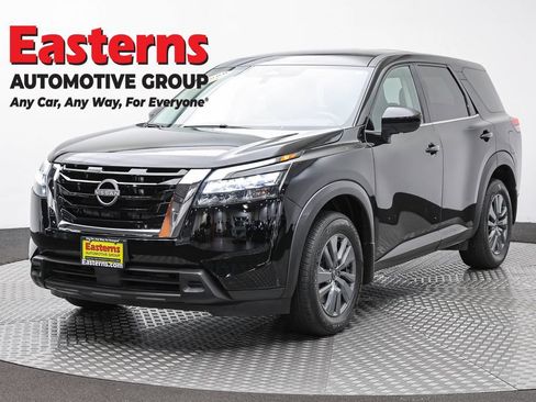 Used 2024 Nissan Pathfinder S AWD/4WD image 1