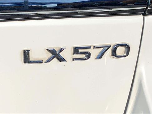 Used 2013 Lexus LX 570 4WD image 9
