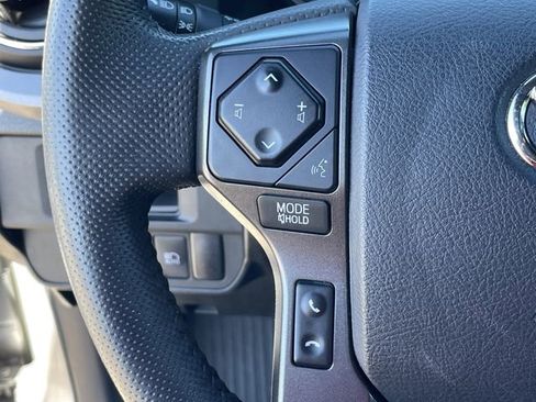 Used 2018 Toyota Tacoma TRD Sport image 13