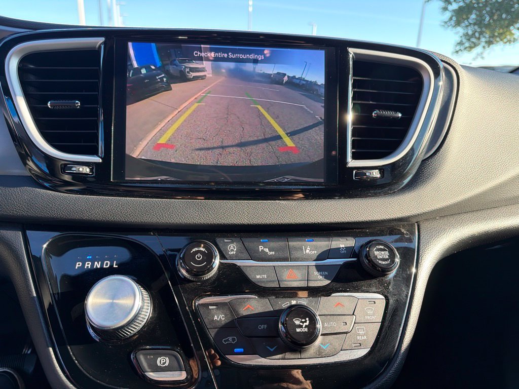 Used 2025 Chrysler Pacifica Select FWD image 30