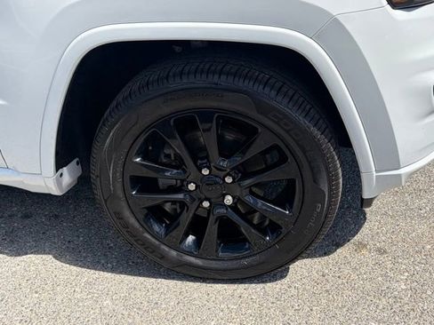 Used 2019 Jeep Grand Cherokee Altitude AWD/4WD image 11