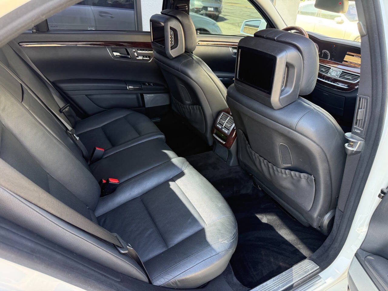 Used 2011 Mercedes-Benz S 550 image 35
