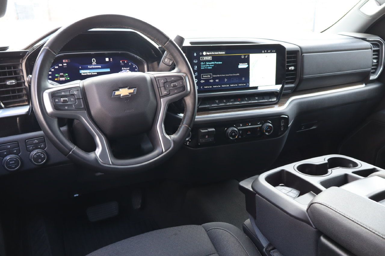 Used 2026 Chevrolet Silverado 2500 LT AWD/4WD image 4