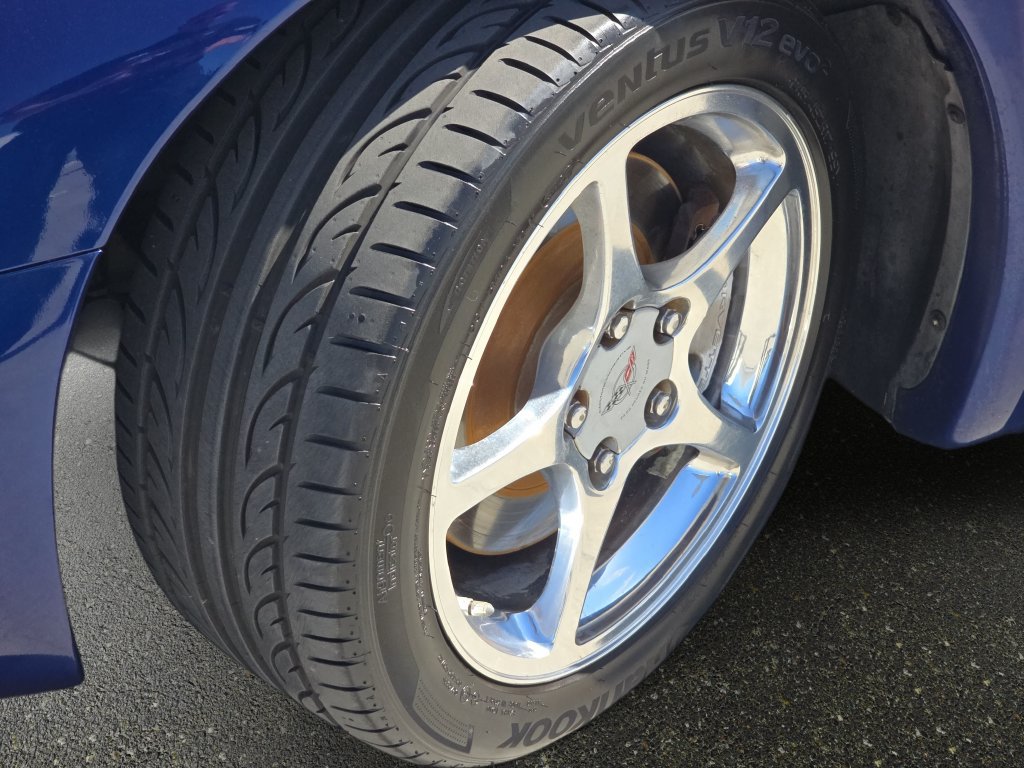 Used 2004 Chevrolet Corvette Coupe w/ Preferred Equipment Group RWD image 30