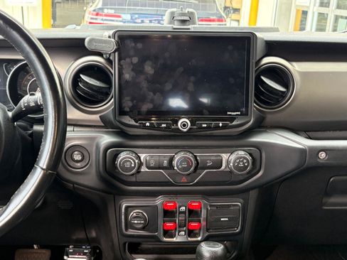 Used 2019 Jeep Wrangler Unlimited Sport S AWD/4WD image 22