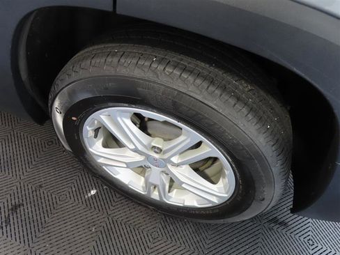Used 2023 GMC Terrain SLE FWD image 7