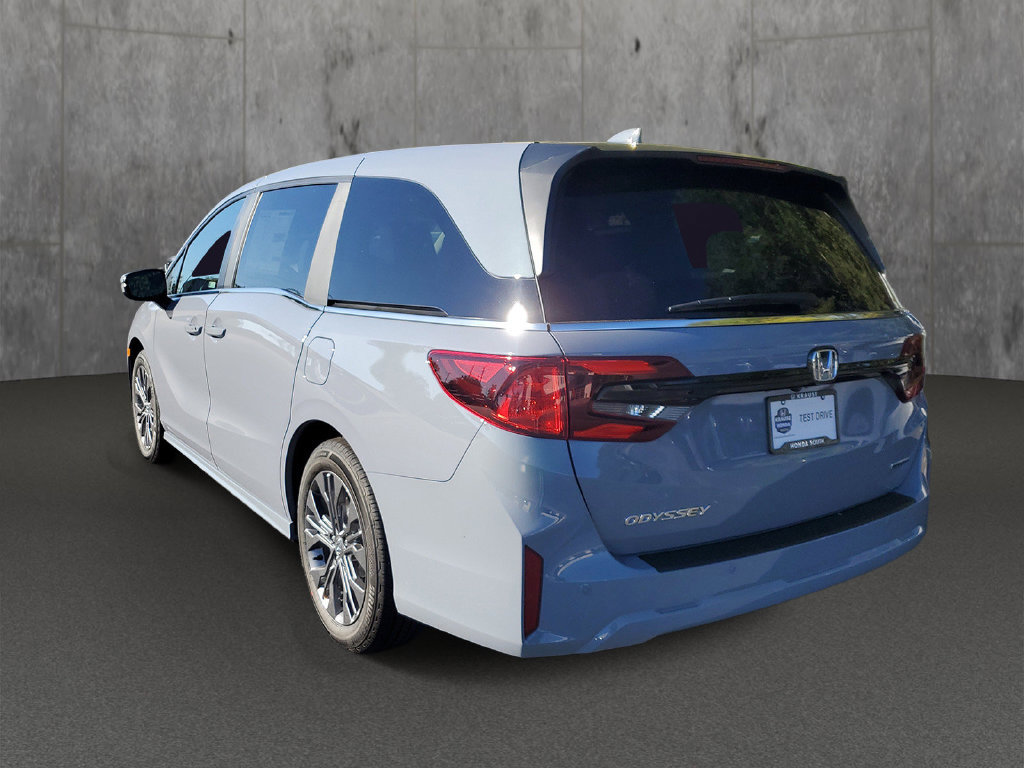 New 2027 Honda Odyssey Touring image 4