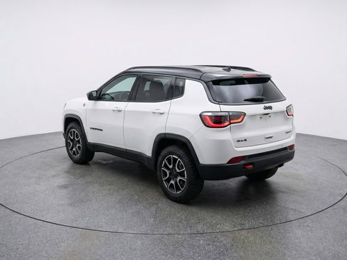 Used 2025 Jeep Compass Trailhawk image 6