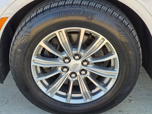 Used 2017 Cadillac XT5 Luxury w/ Driver Awareness Package AWD/4WD image 35