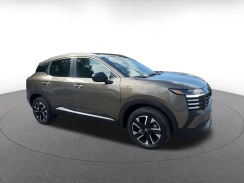 Used 2026 Nissan Kicks SV w/ Cold Weather Package AWD/4WD image 2