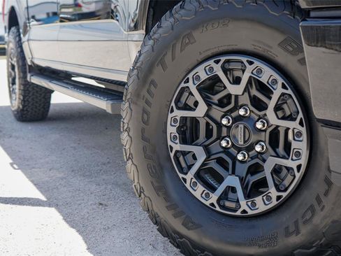 Used 2022 Ford F150 Lariat AWD/4WD image 2