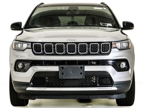 Used 2023 Jeep Compass Limited w/ Sun and Sound Group AWD/4WD image 2