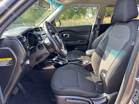 Used 2019 Kia Soul + w/ Audio Package FWD image 11