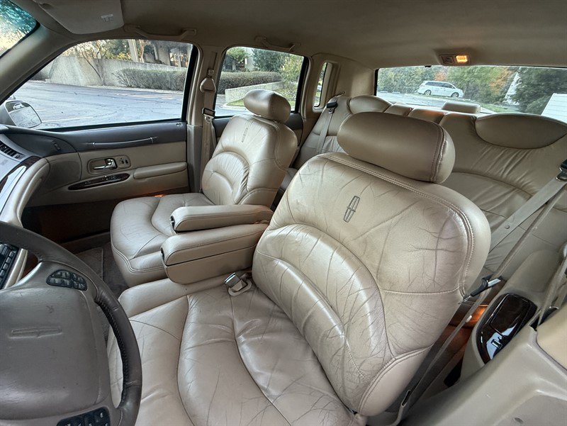 Used 1997 Lincoln Town Car Signature RWD image 24