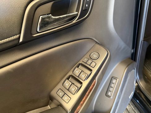 Used 2017 GMC Yukon SLT AWD/4WD image 9