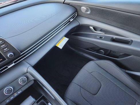 New 2026 Hyundai Elantra SE FWD image 15