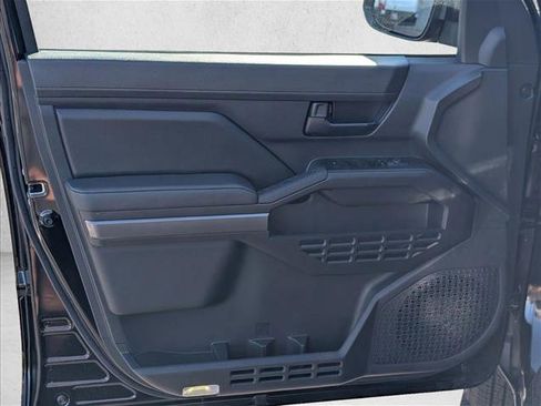 Certified 2025 Toyota Tacoma SR5 AWD/4WD image 9