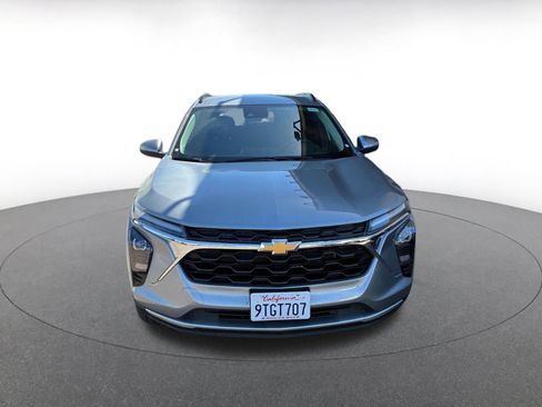 Used 2025 Chevrolet Trax LT image 2